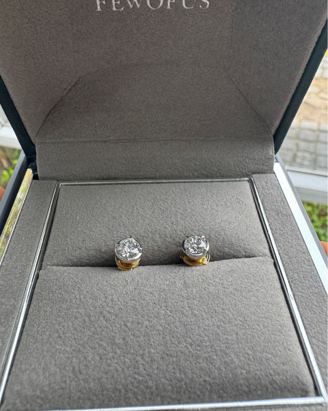 0.5 carats Brilliant Round Diamond Classic FOU Earrings