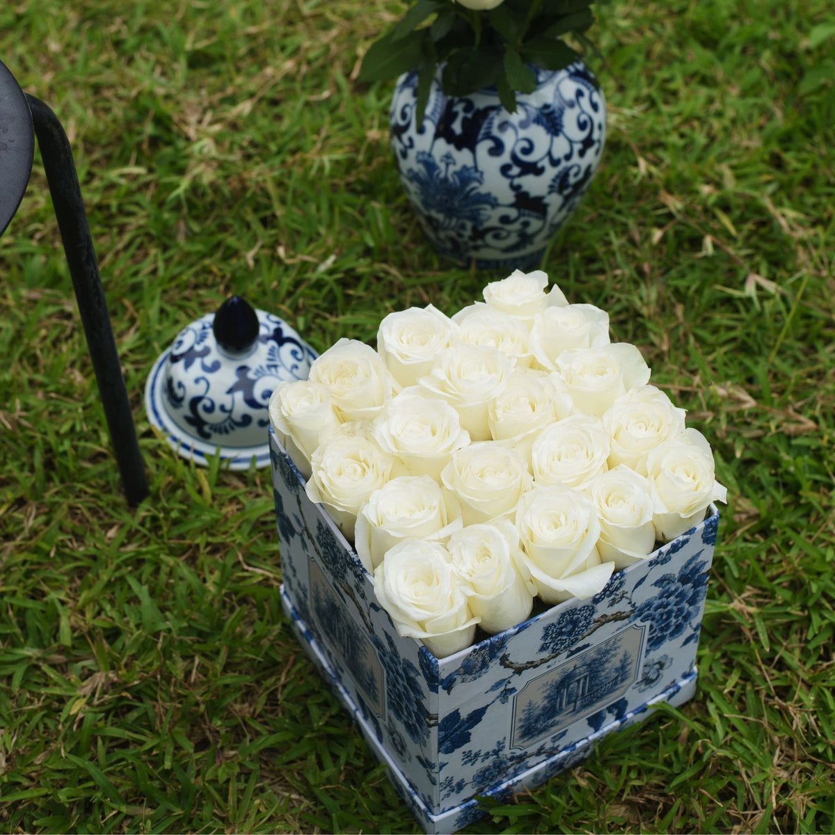 Uli toile premium white rose box